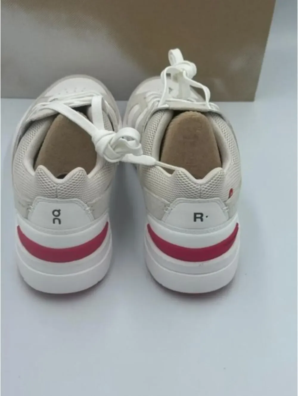 On Cloud The Roger Clubhouse Sneakers Women's Size 8.5 NEW